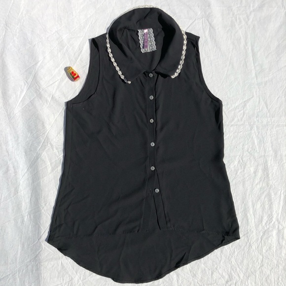 Anthropologie Tops - Anthropologie Mauve sleeveless button down top